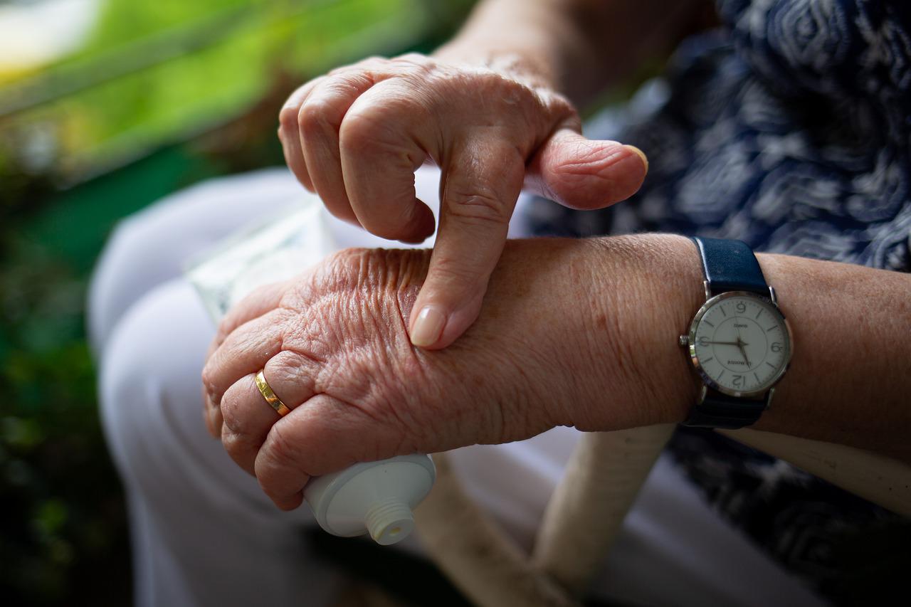 Pacientes com artrite reumatoide podem usar o FGTS para o tratamento