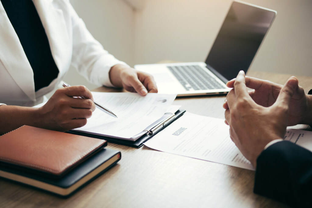 Atendimento e consulta especializada em direito da saúde para cliente sobre mifamurtide